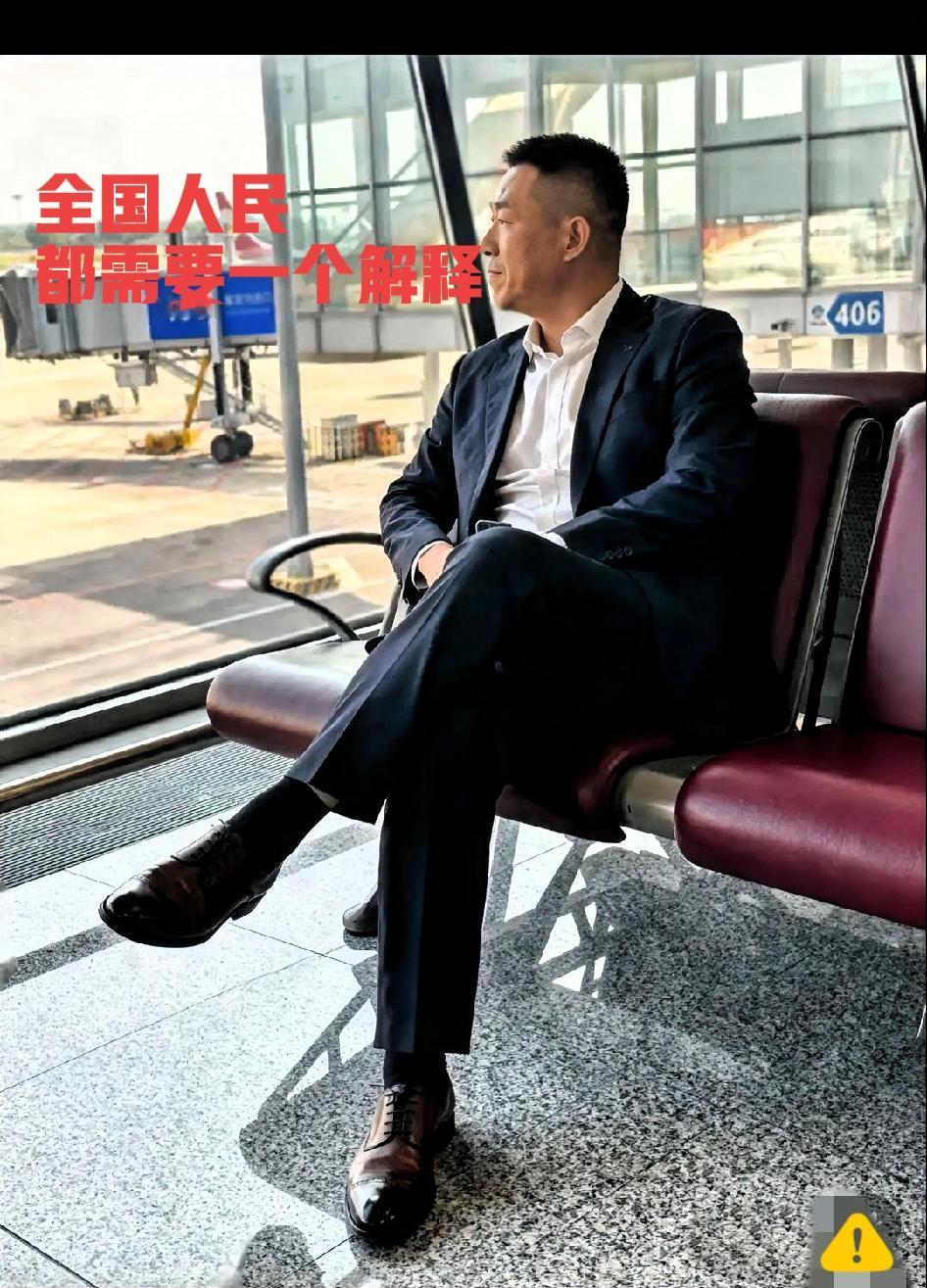 “终于有人站出来了！”
男子的质问掷地有声：普通百姓购票、办卡皆需实名认证，电信
