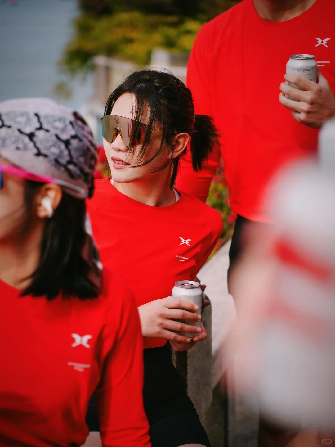 你总盯着别人的高光时刻，忽略自己的点滴进步，越比越自卑。但你的每一点小成长，都是