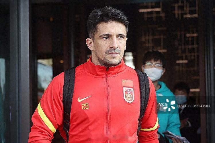 #洛国富退役# 北京时间6月25日，归化国脚、前广州队球员洛国富在个人社媒上宣布