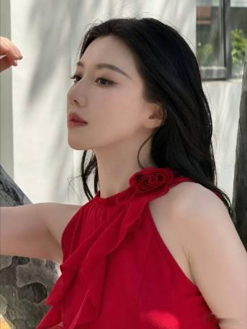 任嘉伦对王鹤润的脸下手了 用两撇胡子来掩饰没有眉毛，这个创意绝了！两个演员的配合