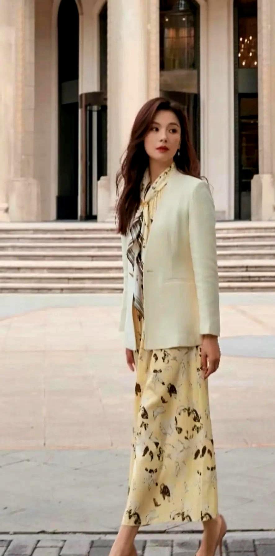 47岁刘涛近照曝光，状态炸裂！
 
奔五的年纪，皮肤紧致得像剥壳鸡蛋，笑起来零皱