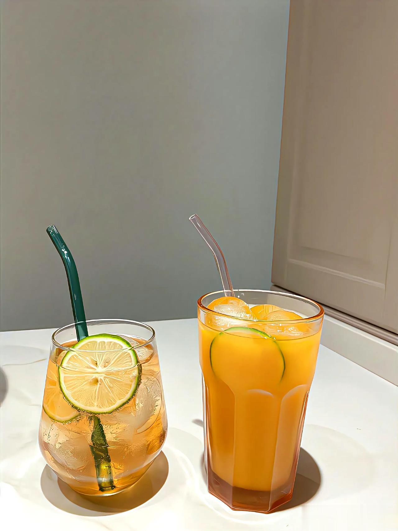 健康的减脂餐的建议：

早餐：

- 煮鸡蛋、煮燕麦、水果、全麦面包、酸奶（低脂