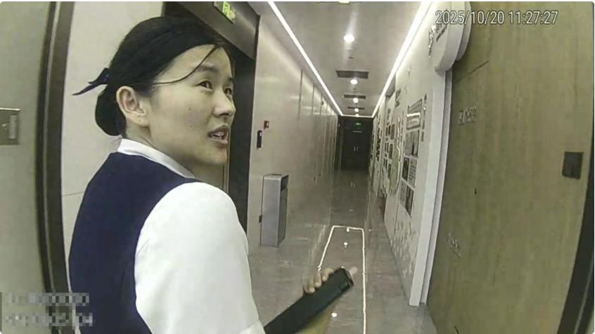 八旬老人银行取钱，不料银行竟然直接报警？

事情起因是，杭州 84 岁的陈奶奶来