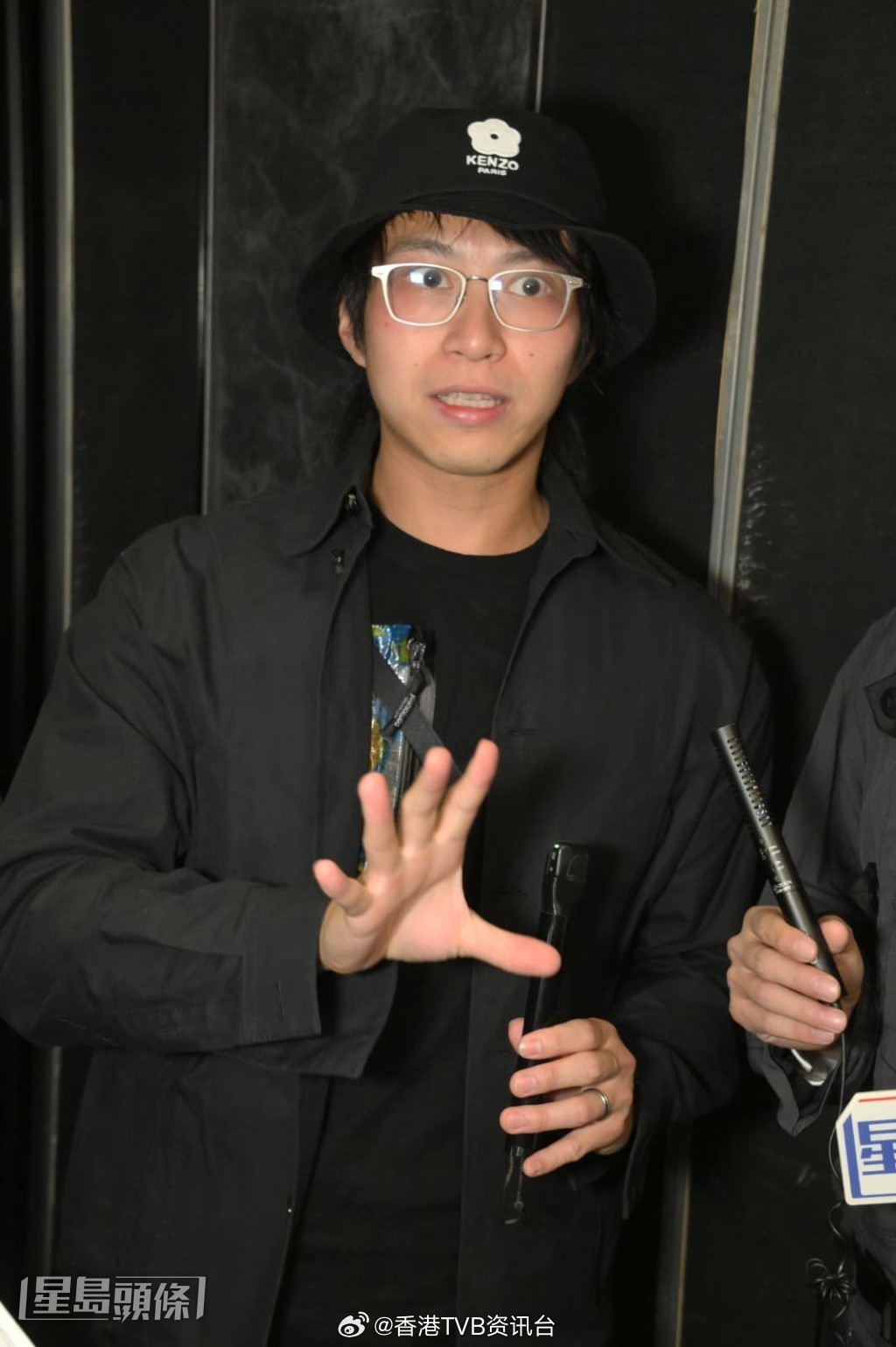 星岛：张振朗回应《东周刊》称赞女友杨偲泳正能量 不用哄 吴业坤未收到约满通知 太