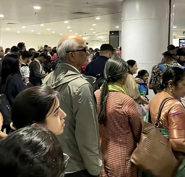 看来印度人是真有钱，机场乌泱乌泱一大堆印度人来华旅游！就是有一点不明白，既然是出