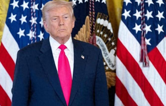 太罕见！就在昨天，特朗普坐在“空军一号”上飞往佛罗里达的途中，突然对着镜头大放厥