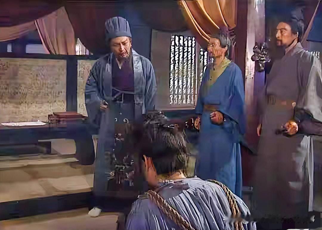 诸葛亮杀马谡，并不是因为兵败，而是因为战败后逃匿，妄图逃脱惩罚。战败是能力问题，