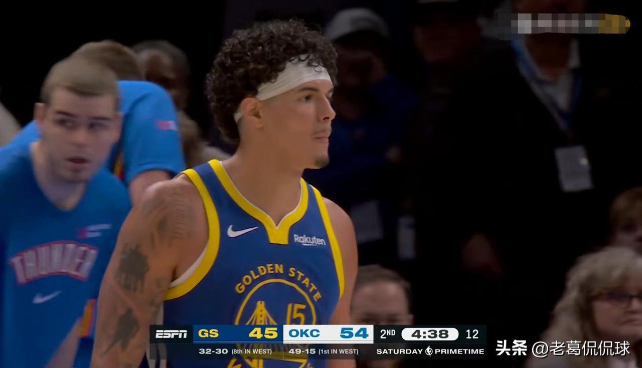 勇士小将桑托斯真是大放异彩！在今天勇士客场挑战雷霆的比赛中，目前双方半场战罢，虽