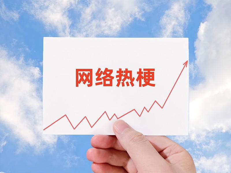 之前朋友发消息说“我去拉屎”，我憋笑回了句“又开启每日限定冒险副本了？谁知道这次
