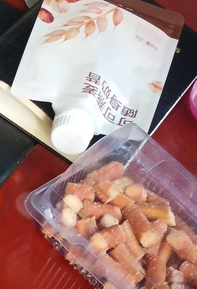 有些人口口声声说自己要减肥，可身边放的到处是零食，到饭点是不吃了，可平时嘴就不闲