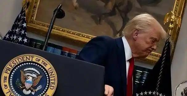 带进坟墓的幻想！
伊朗总统当面撕碎美国要求：我道歉，但绝不投降。
 
当地时间3