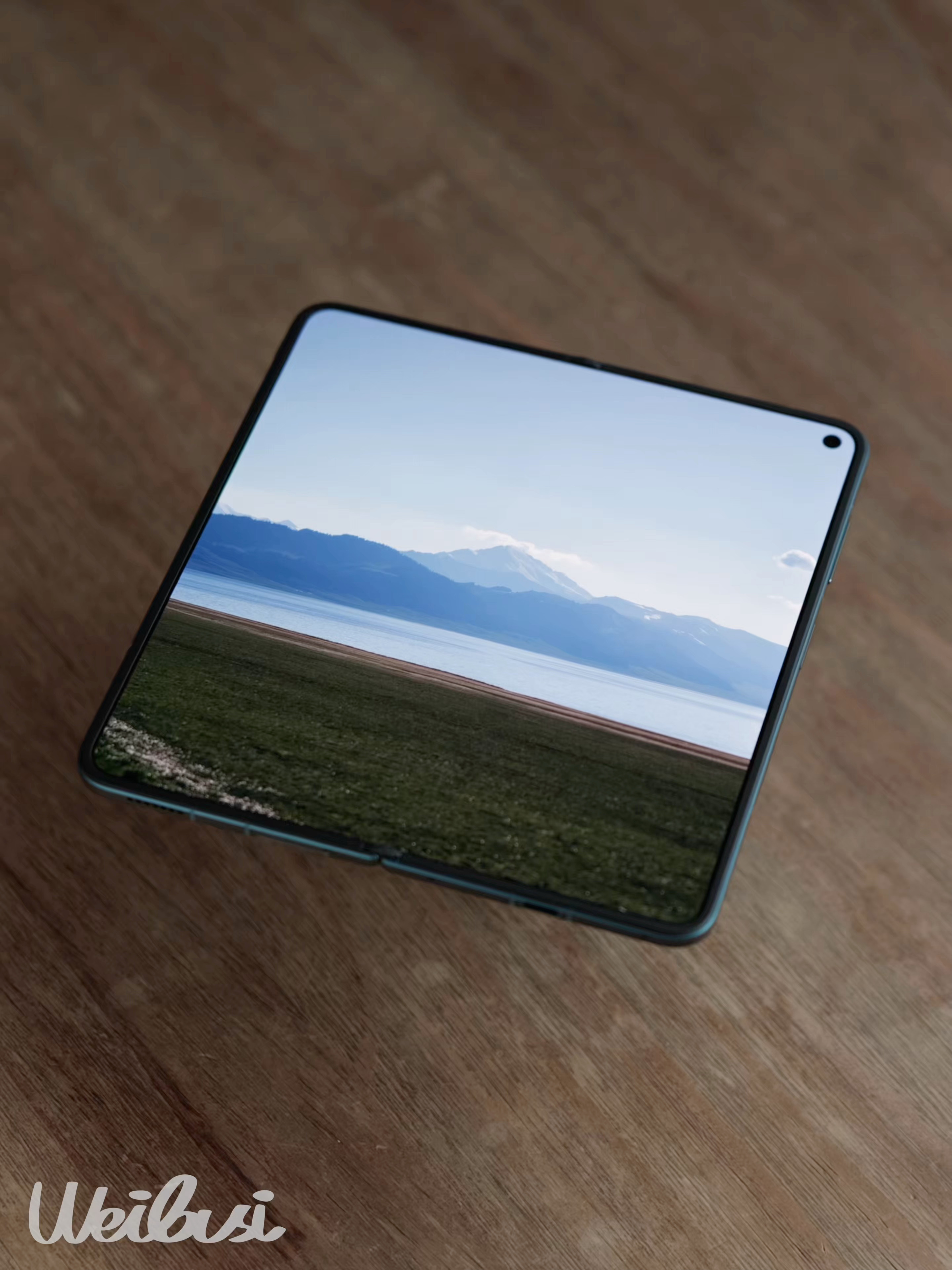 「品魏 · vivo X Fold6：蓝色的一面海，闪着泪像梦境」猛不猛？