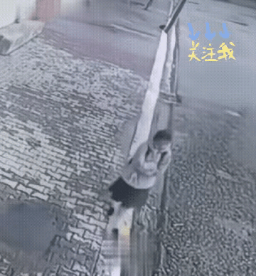 这个开车的人，绝对是个好人，如果没有他出现的话，如果他不去营救这个孩子的话，后果