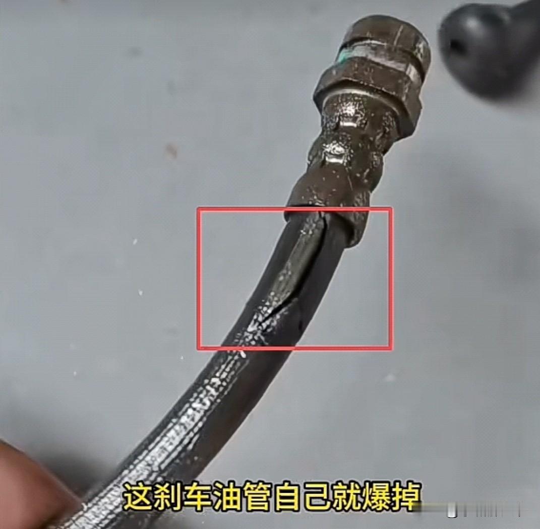 如今在短短两年之内，国人见证了刹车盘碎了，轮圈开裂了，后备箱掉了，整个后轮脱离了