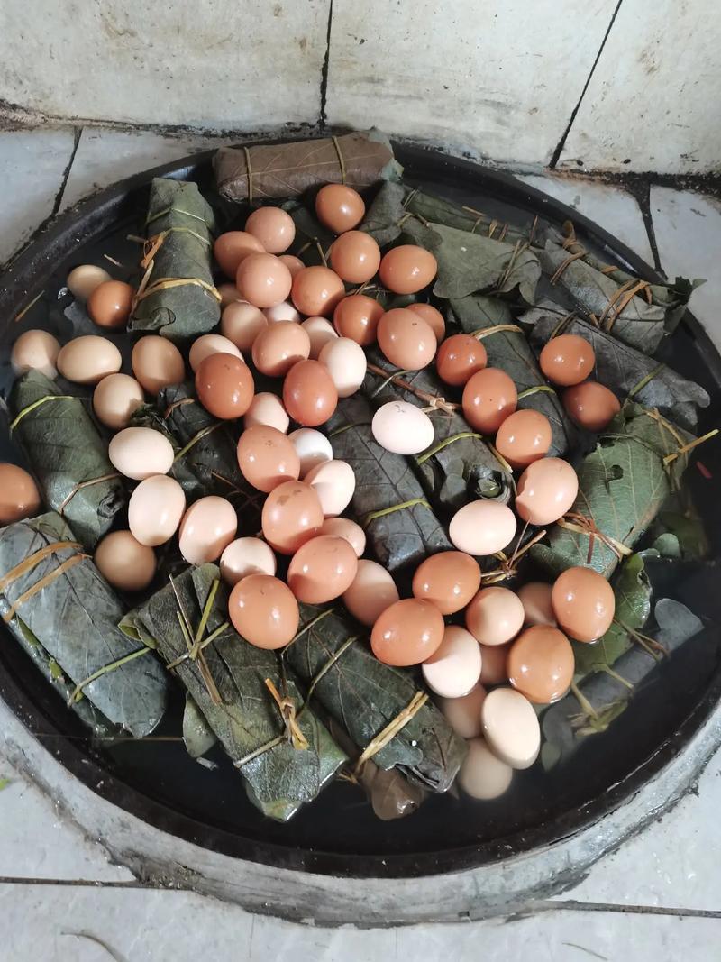 我是北方人，确实接受不了粽子里面带各种各样的馅，如果带些干果之类的，比如说红枣、
