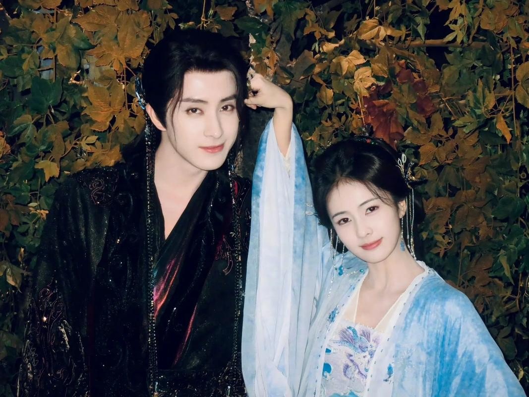 回看《长月烬明》和《白月梵星》里的白鹿，再看《临江仙》里的白鹿，是不是被拍丑了 