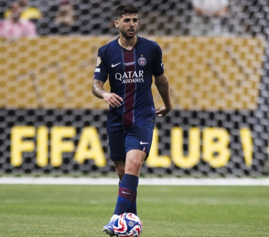 法甲第31轮比赛，巴黎客场3-0击败昂热。此役贝拉尔多出任中场，并为巴黎贡献传射