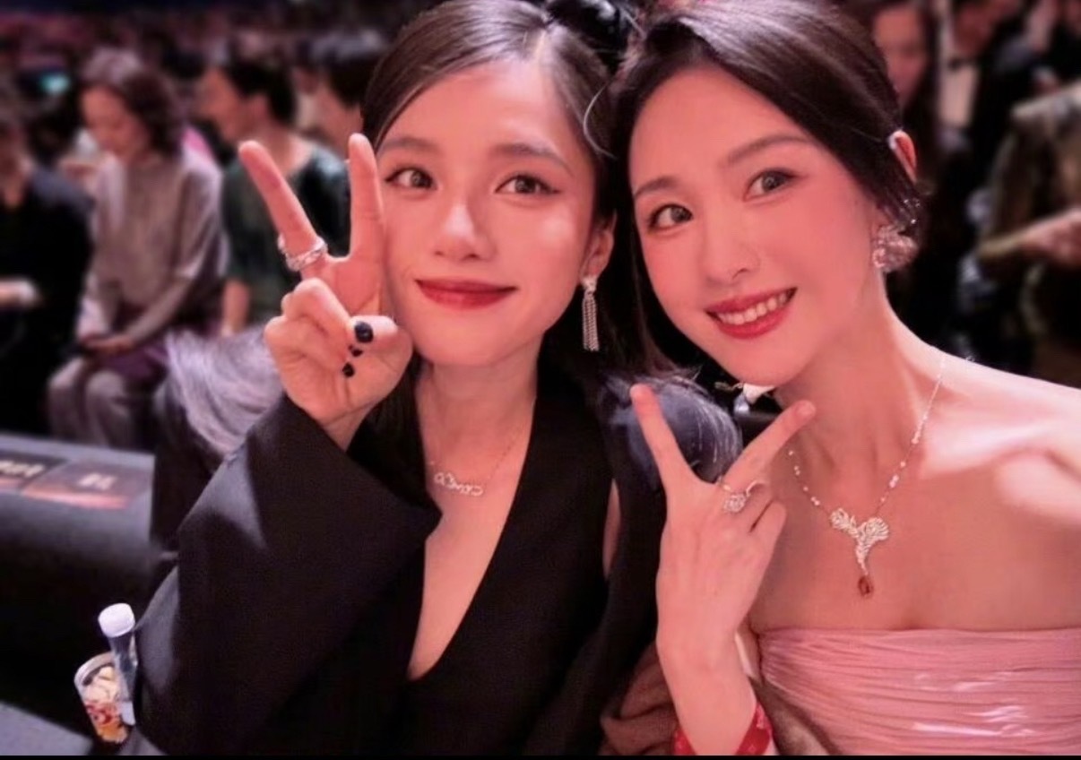 陈都灵给张婧仪包场了！陈都灵包场张婧仪野狗骨头陈都灵包场支持野狗骨头