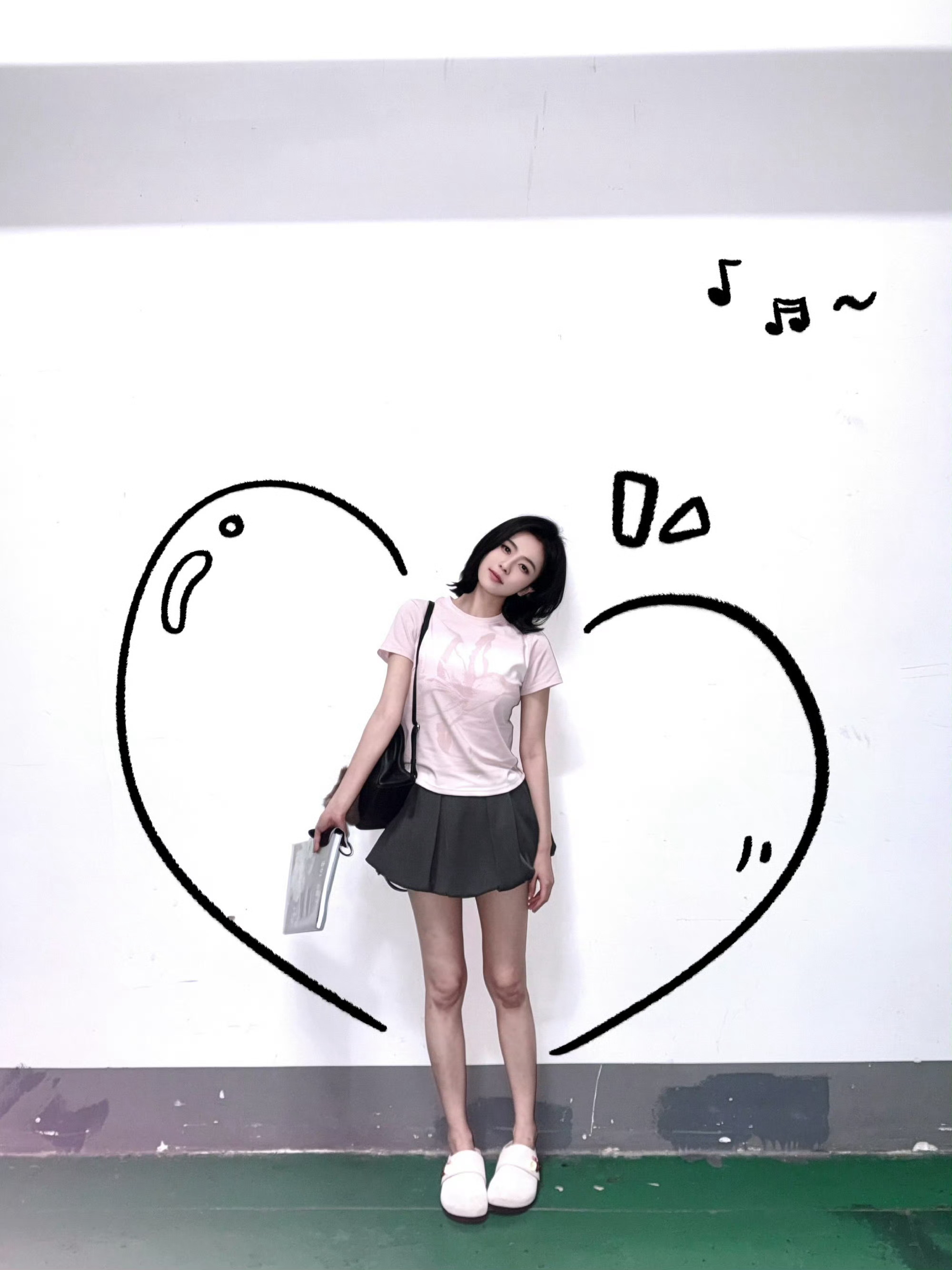莫离[超话]  “喜欢不会淹没于汹涌人海，爱意浸透入岁月绵长.”💝💞🎀白鹿