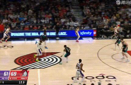 最后被夏普来了个空接，半场湖人61-71落后开拓者湖人vs开拓者