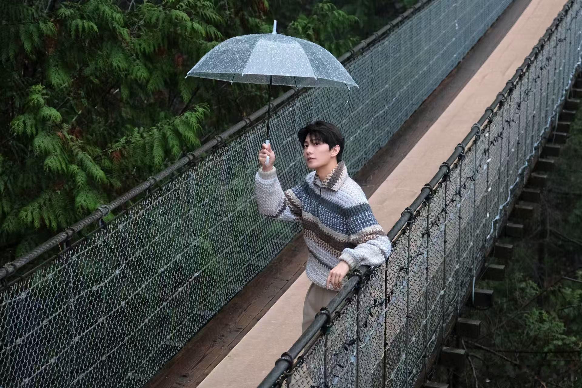 杨洋 美术课本里最有说服力的脸 美术课本诚不欺我，杨洋这张建模脸放哪都是拔尖的，