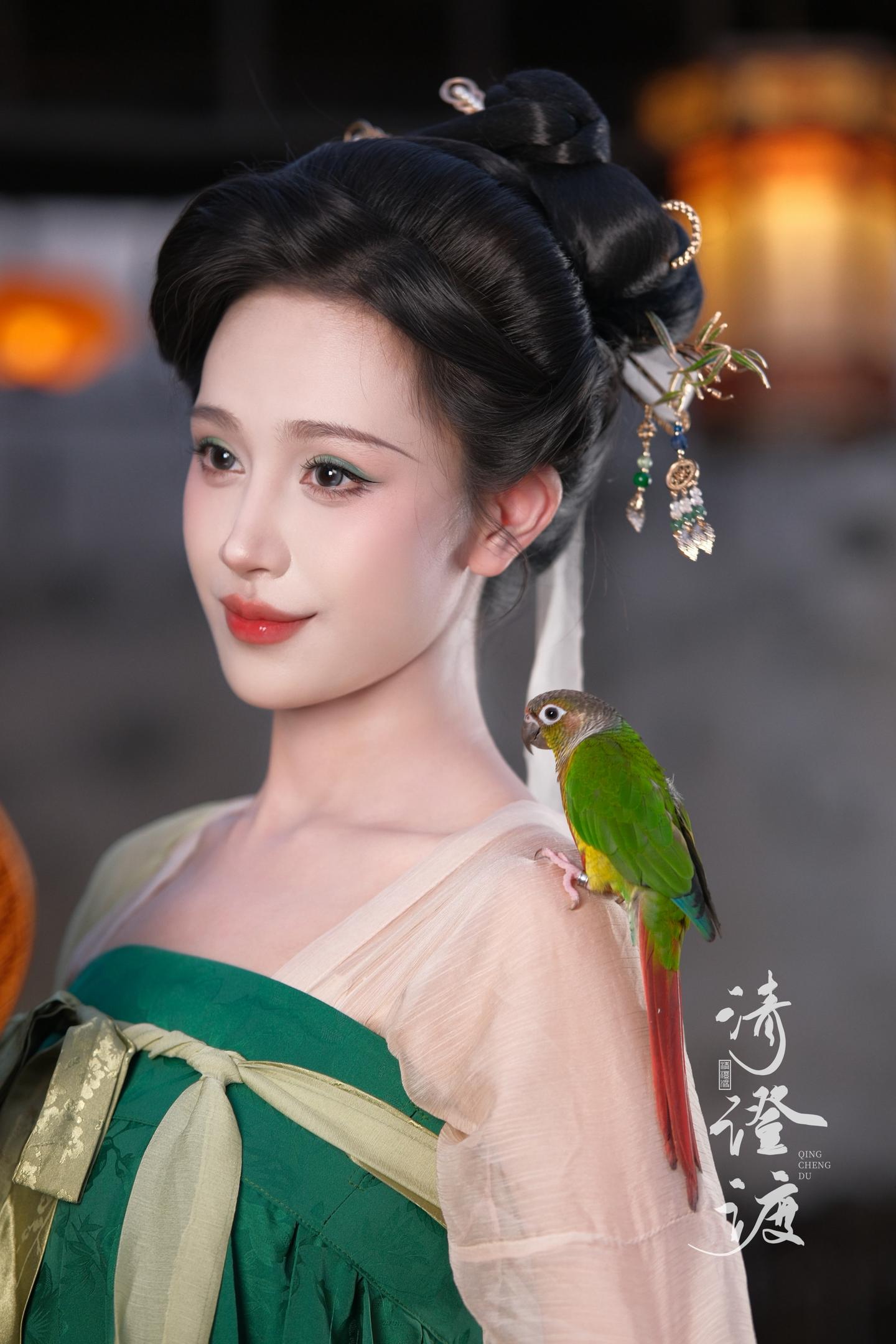 做了与“小鸡”一样的配色～“小鸡”的微笑唇，爱了