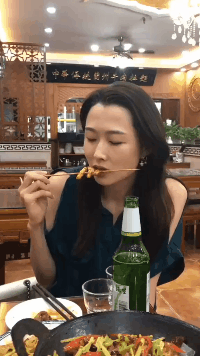 那哪个是相亲对象  哪个是闺蜜 