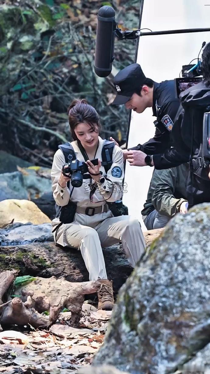 黄景瑜徐若晗新剧官宣开机黄景瑜徐若晗二搭新剧开机 新剧顺利开机开启全新征程，剧组