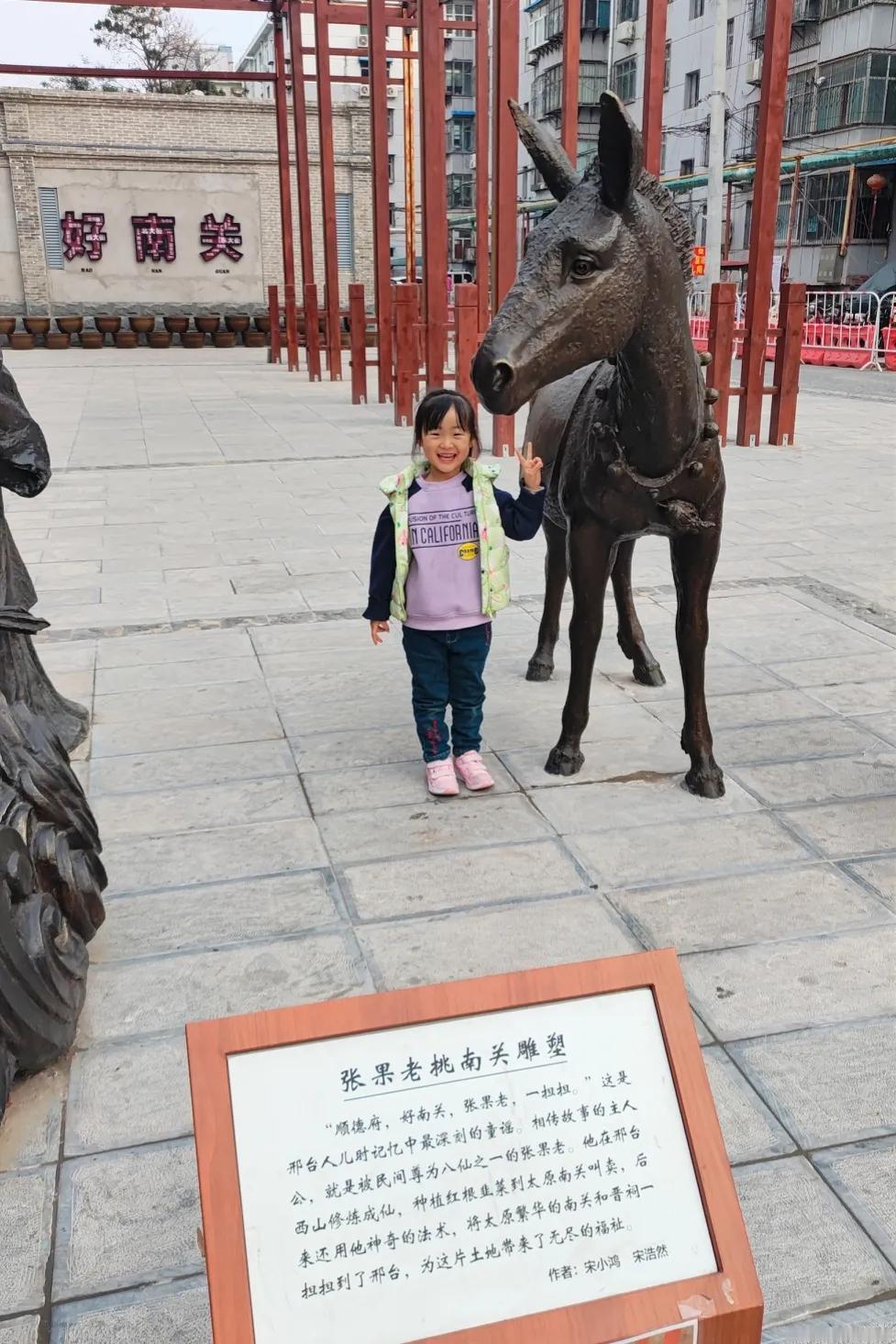 都11月了，拍照打卡、遛娃逛街、吃饭聚会，好南关北大街依然承载着游客的欢声笑语和