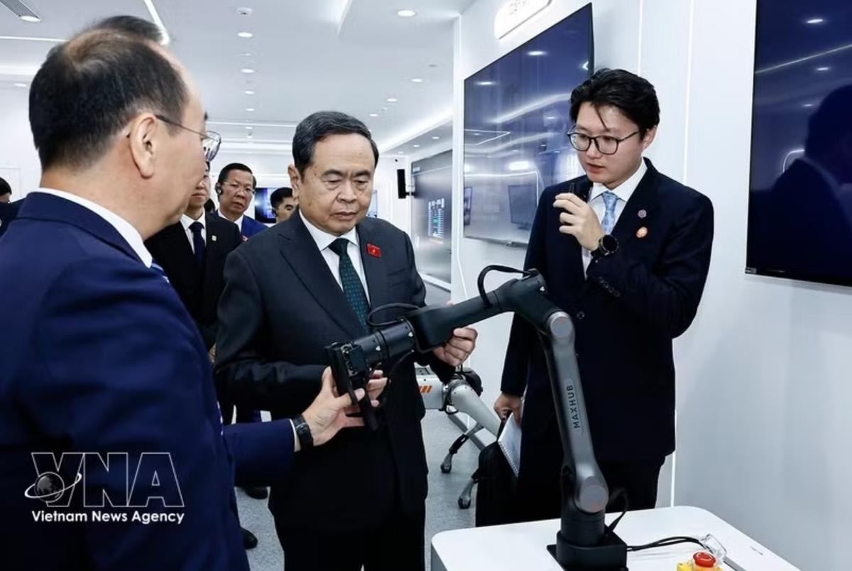 越南国会主席陈青敏这趟访华，谈得很直接。在北京，越方把诉求摆上桌面：铁路、贸易、