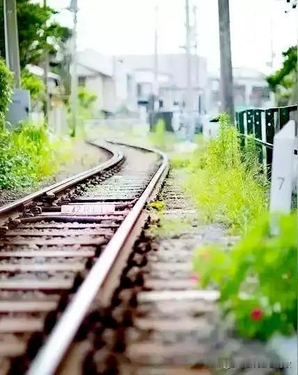中年往后这条路该怎么走，透露三点，不掺半勺鸡汤水…

1，人生如果走到下半场，那
