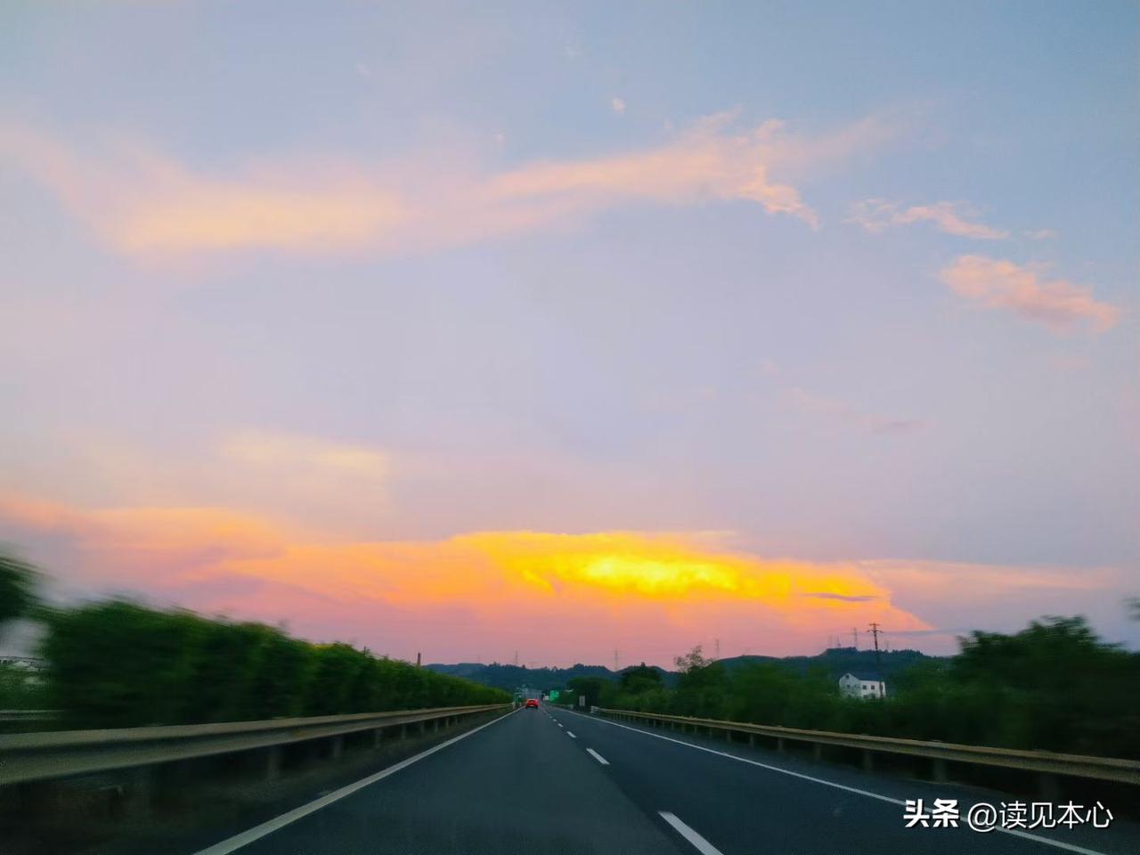 听过一段令人揪心却无比真实的话：“这个世界根本没有人在意你是否有钱、是否有爱情、