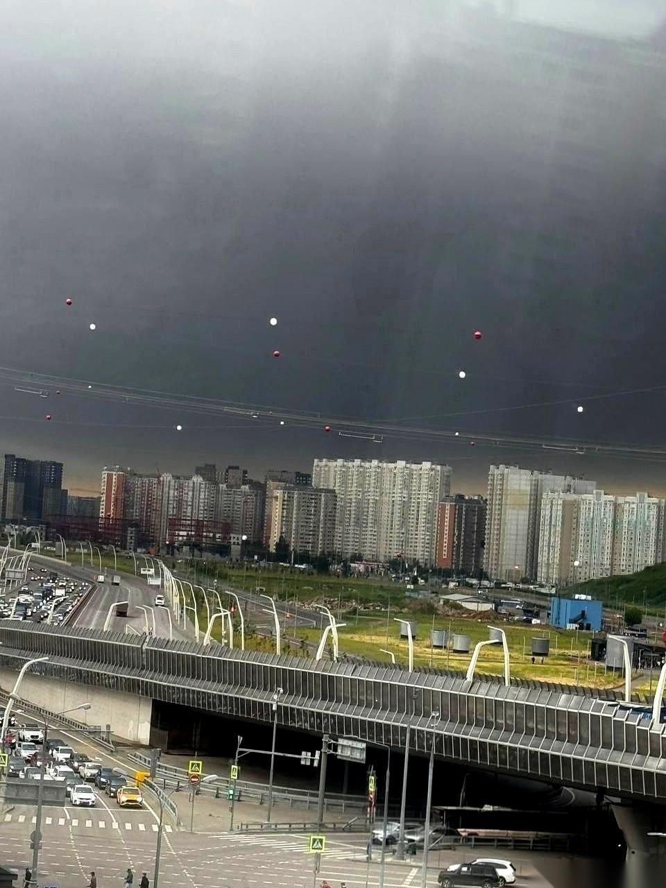 根据俄罗斯国防部刚刚抛出的最新通报，昨夜今晨的俄罗斯夜空，经历了一场史无前例的“