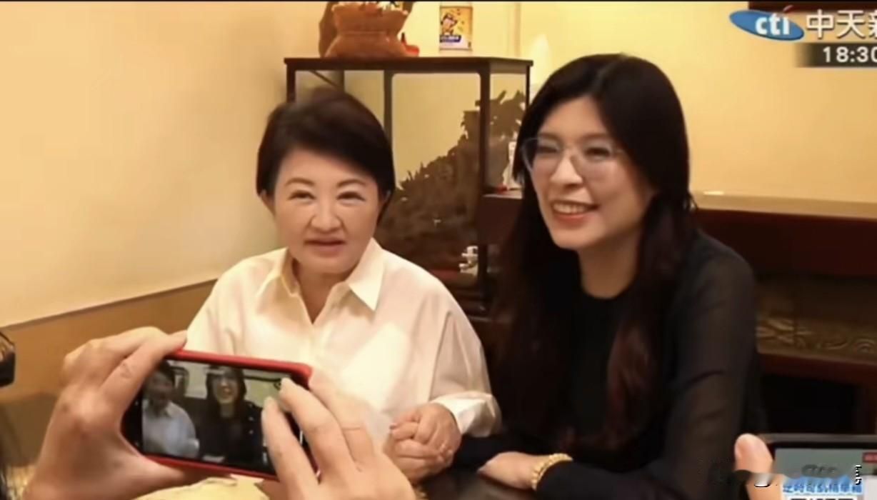 郑丽文这两天接连拜访了卢秀燕和王金平，声称一个是姐妹淘，一个人最尊敬的长辈。
