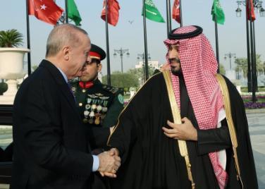 土耳其正式访问沙特，这不是一个小事，至少对于中东来说。
 
中东其实本地一共就有