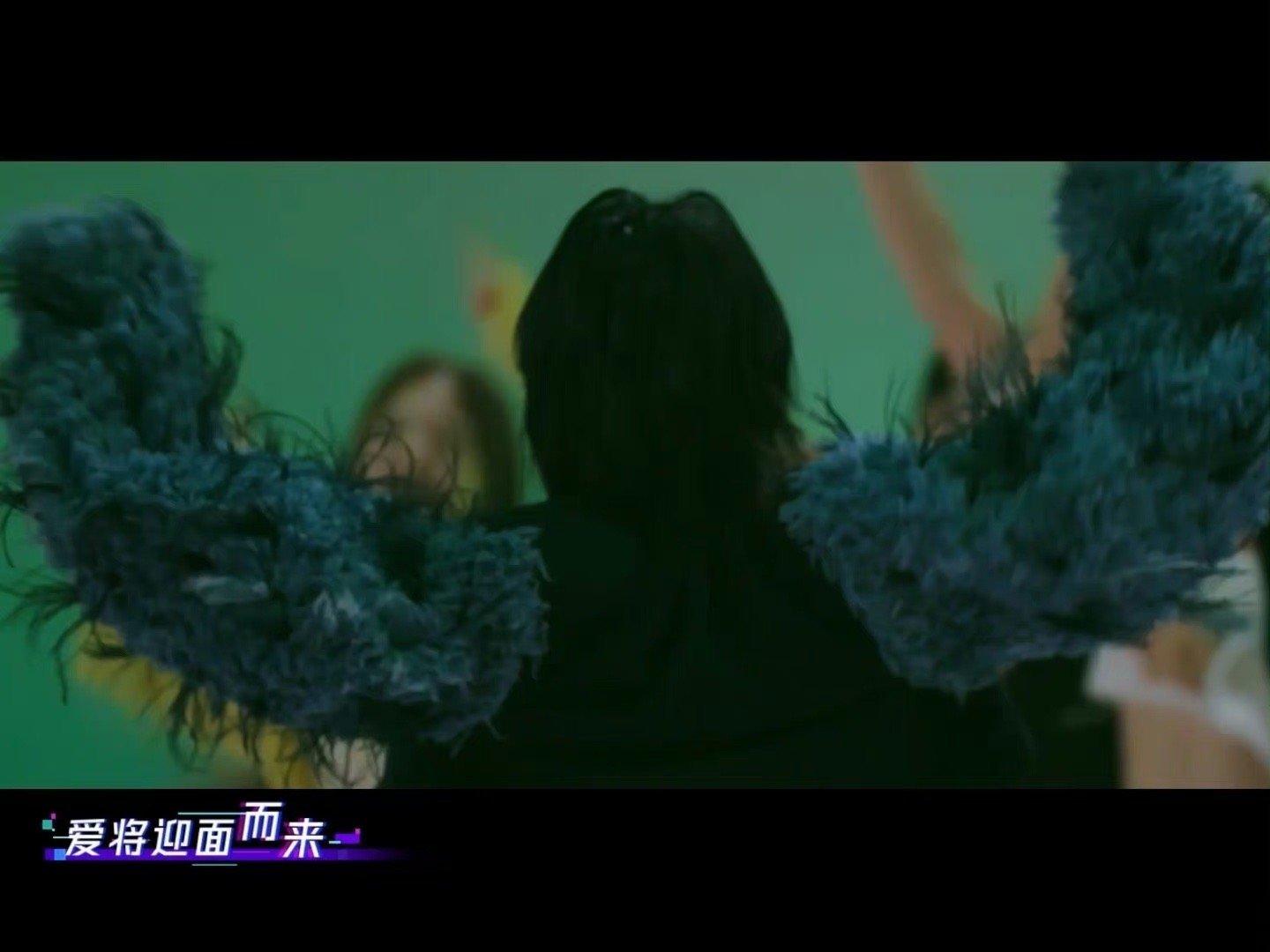 #尚雯婕是在带大学生一起蹦迪吧#   每一次遇到尚雯婕，我感觉都能够享受到愉悦的