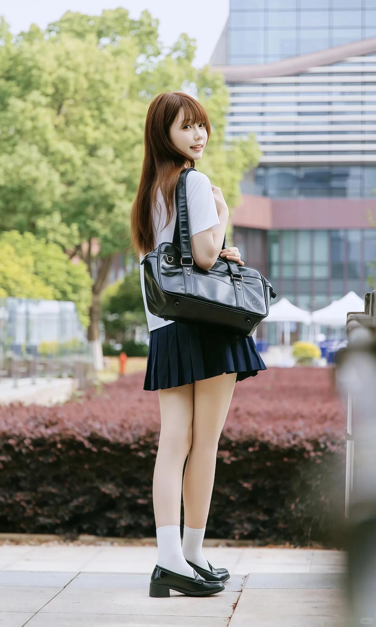 共享美人靓照风吹过裙摆清纯甜美的样子漂亮吗 分享甜美小姐姐随手拍