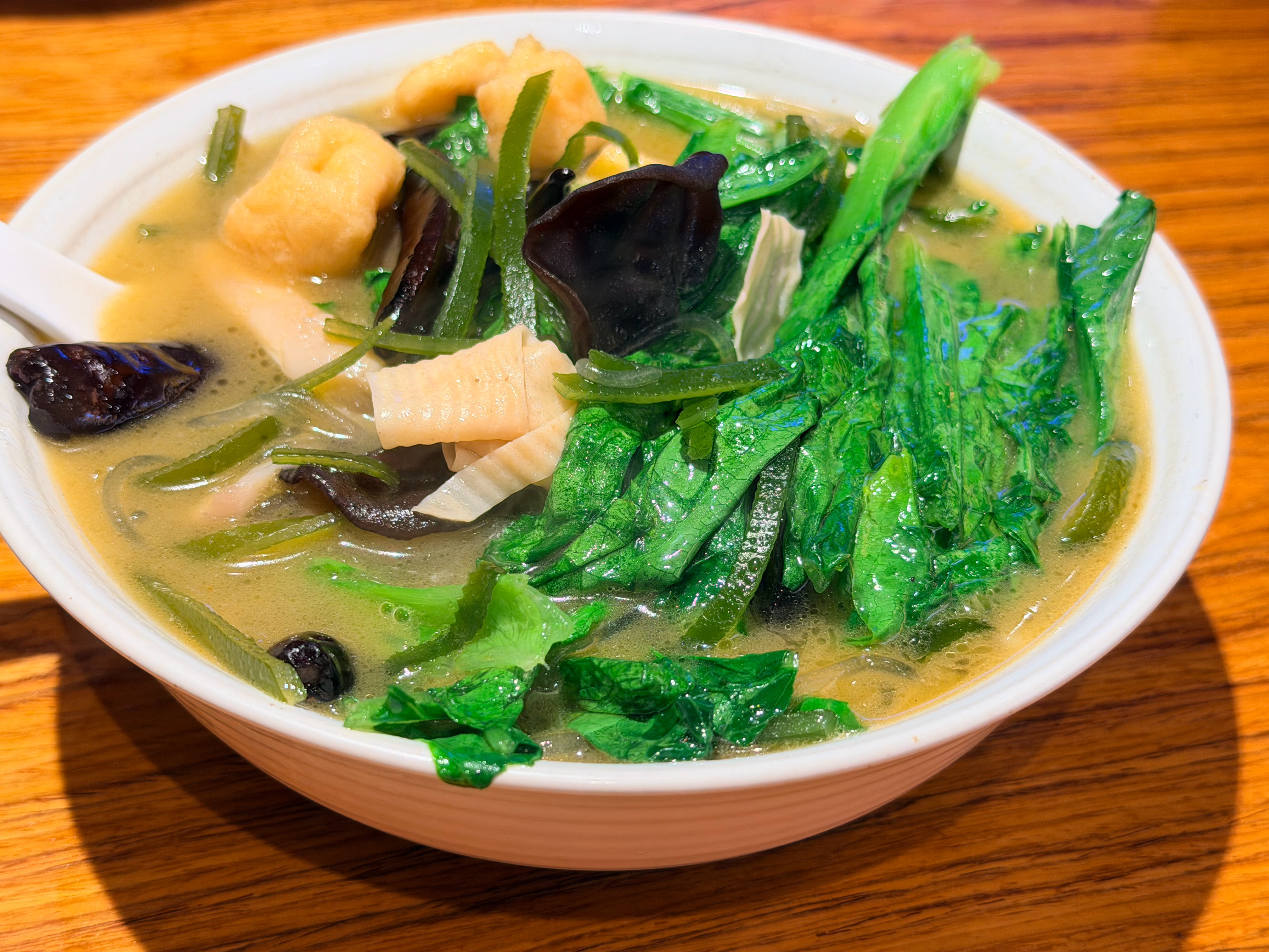 今日菜叶子🥬这老式麻辣烫麻油加太多吧 给我电的丧失味觉 
