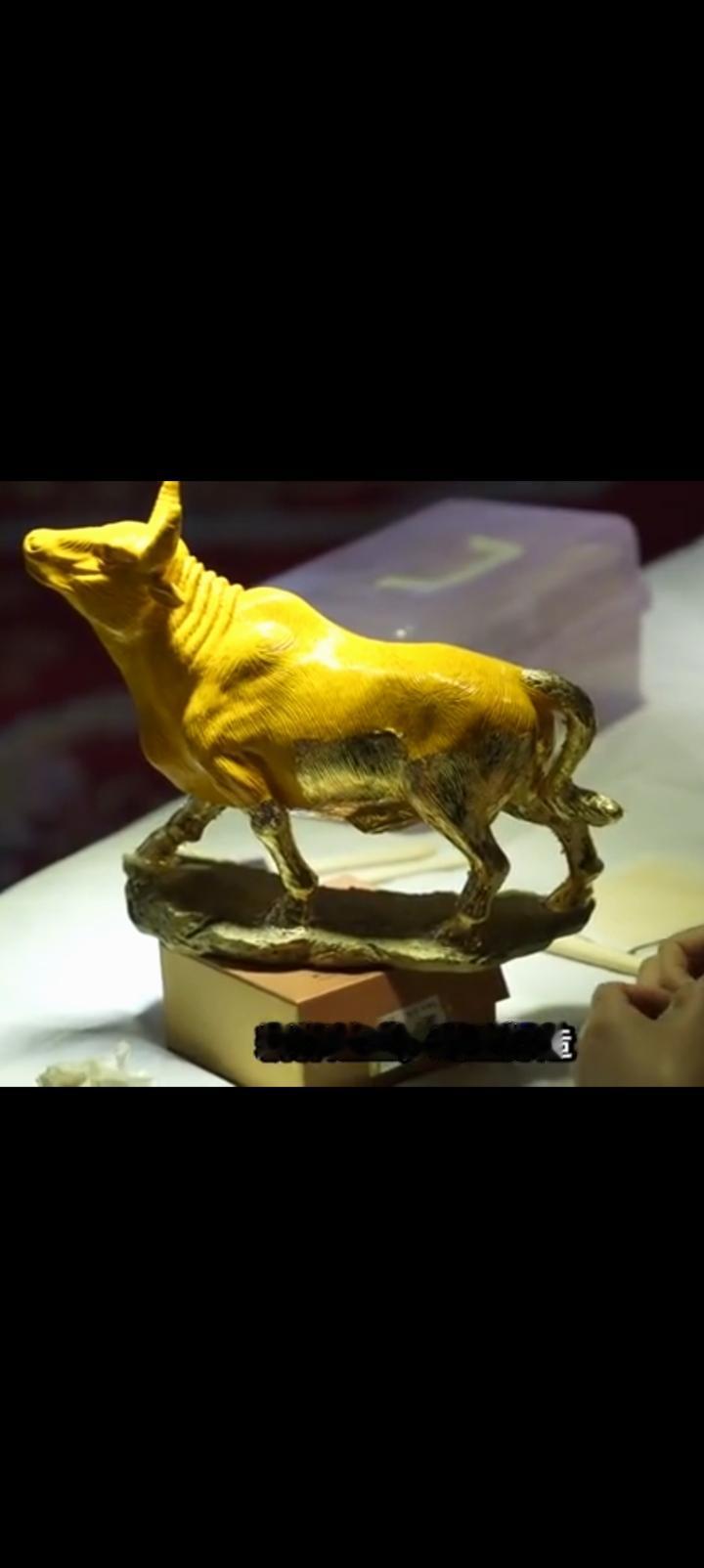 一吨的金牛值多少钱？华西村的神话就是牛。
2011年吴仁宝书记力排众议斥资三亿人