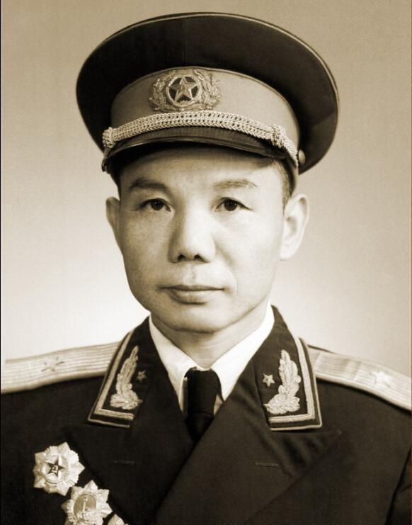 刘伯承突然前往南京视察工作，军区参谋长肖永银感慨首长，你依然把我当部下吗？
19