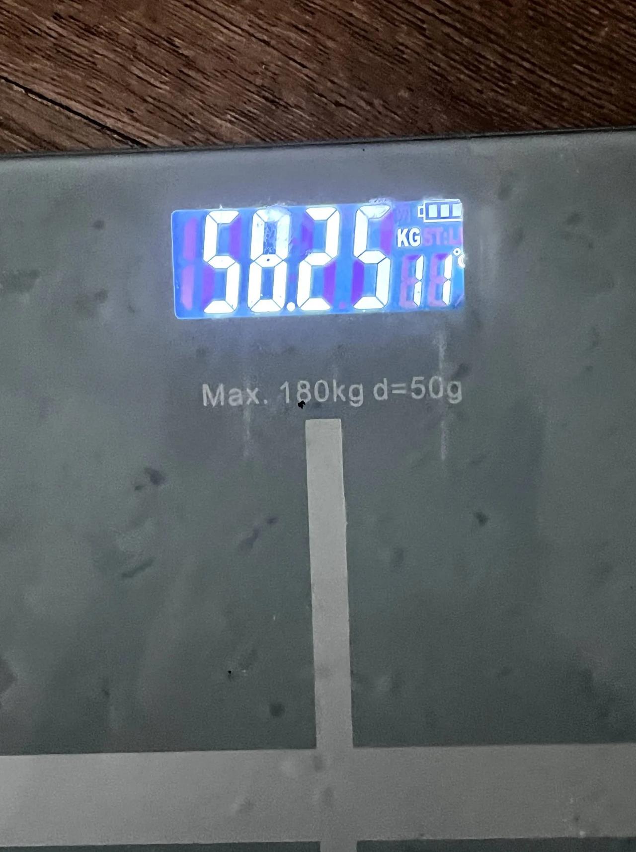 今天称体重，发现体重又上涨了，继续努力吧！