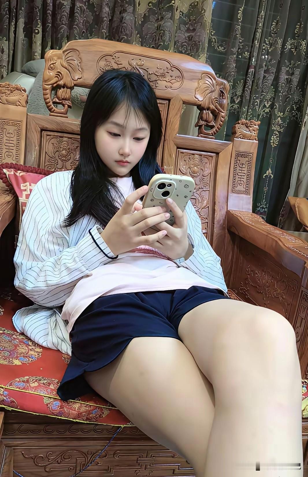 大家猜猜她有多大，有没有二十五岁。