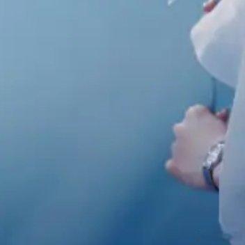 4月8日，刘诗诗瞬间冲上了热搜，不是因为起诉卫生巾公司有果，而是她的这一套穿着打