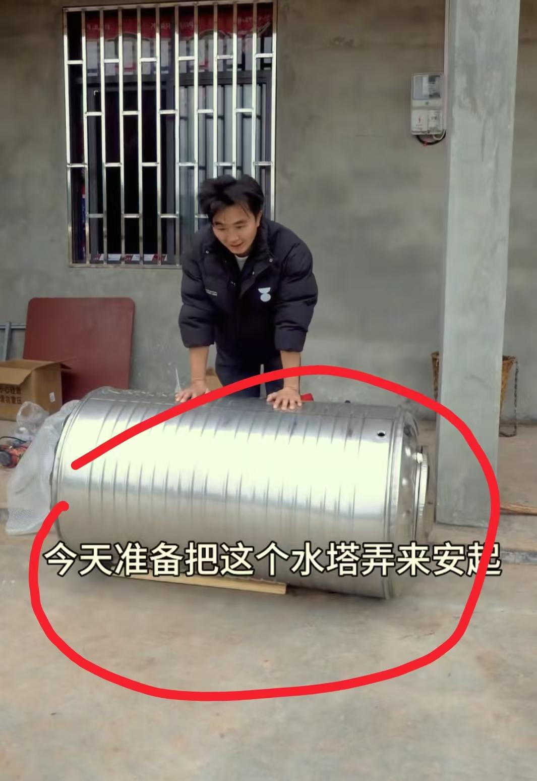 我预料到了徐三娃会给岳母装水塔
也预料到了装水塔会比较麻烦
万万没想到他请来了老