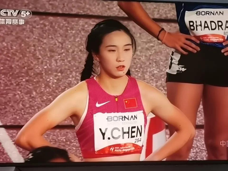 引人瞩目的亚运会女子200米决赛结果，稍感遗憾，陈妤颉获得银牌。