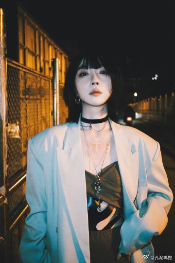 刘恋闪耀浪潮音乐大赏，新专辑与巡演热度爆棚！颁奖嘉宾风采尽显，现场见证音乐魅力，