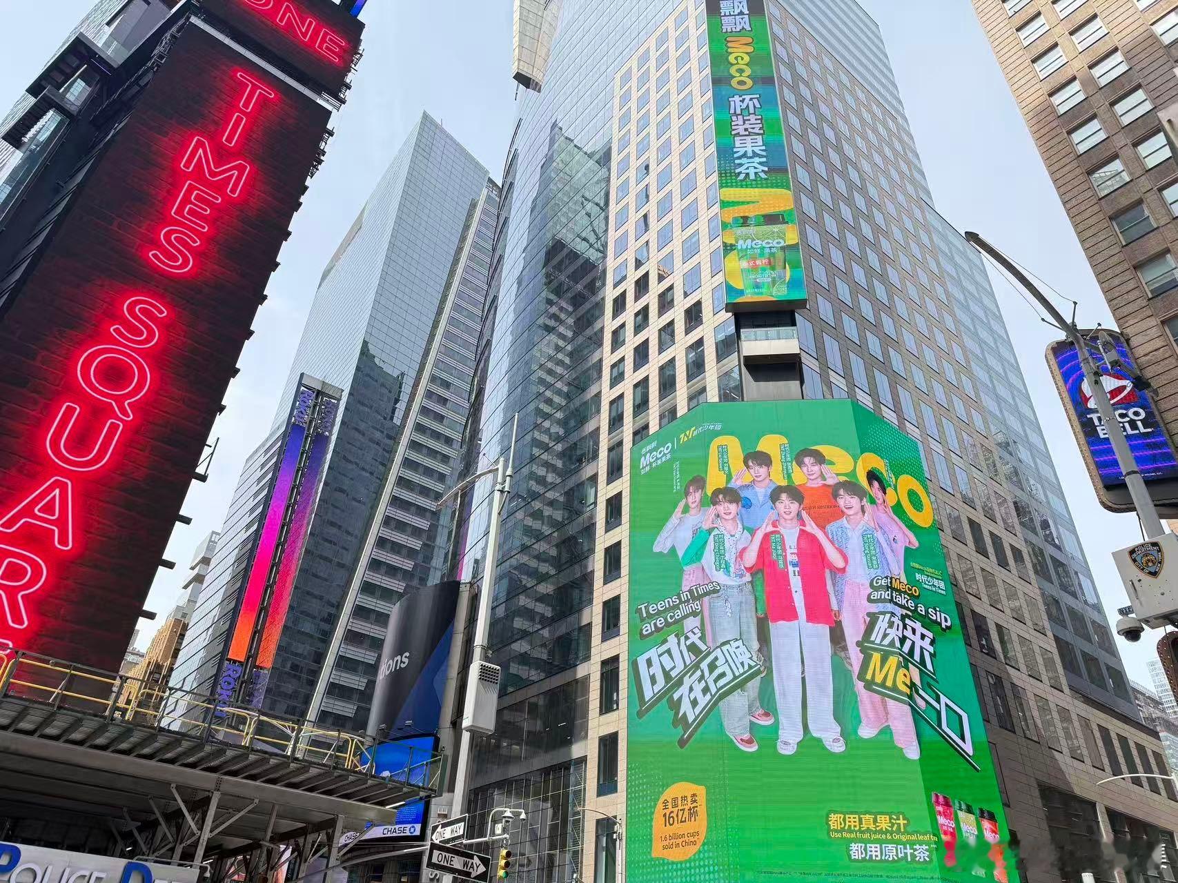 便利店阿姨哪见过这种场面 便利店阿姨一边补货一边懵？的同款产品也太火了！重庆涂鸦