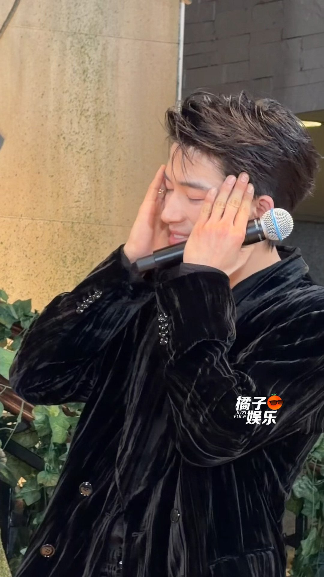 王星越你清醒一点啊！！我就说不要半夜开发布会吧 这个王星越已经懵了开始梦到那句说