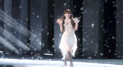 田曦薇这动作🆚虞书欣夹子音。哪个更可爱 