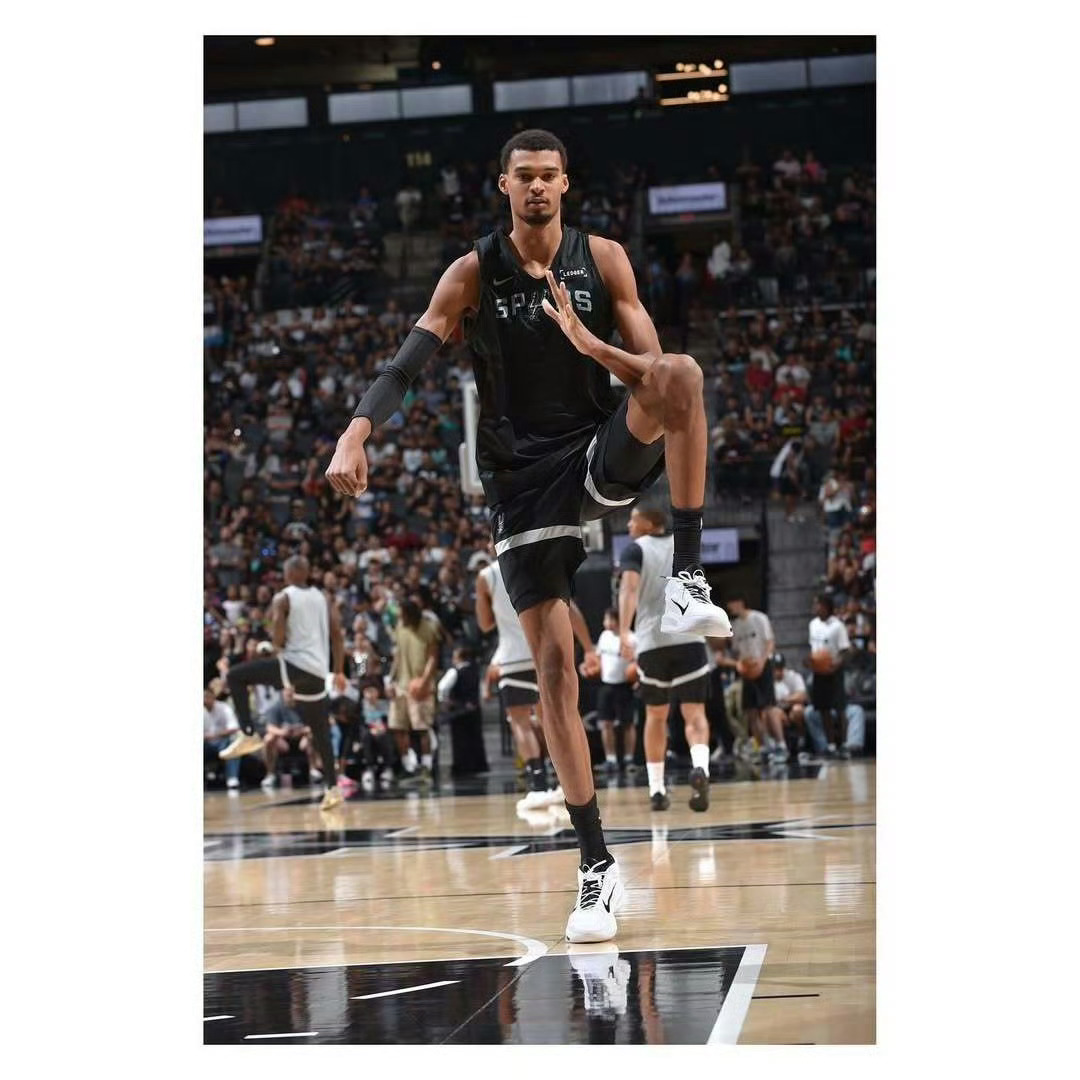 有研究少林功夫的吗？这是什么招式？[doge]nba季前赛文班亚马 ​​​